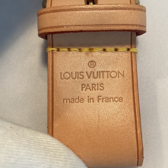 LOUIS Vuitton Handle Keeper - Picture 5 of 9